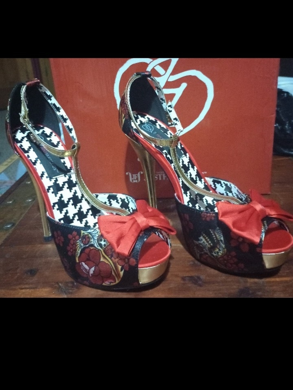 Just Fabulous Death Dance Platform 5.5" heels with skull dangling charms. Sz 8.